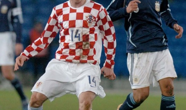 开云在线-莫德里奇晒20年前首次穿最爱球衣旧照|卢卡·莫德里奇|足球|莱昂内尔·梅西|运动员发声|梅西_新浪体育_新浪新闻