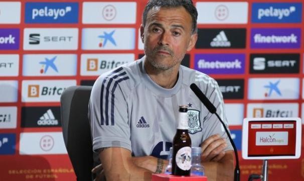 开云体育-恩里克确认莫拉塔仍将首发：他，还有其他10个人