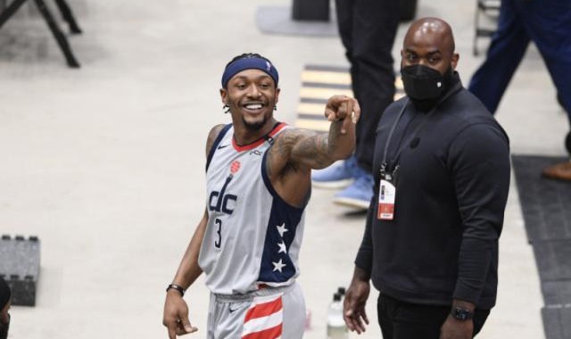 开云APP下载-忠诚之心即将破碎？美媒：比尔或在选秀前申请交易