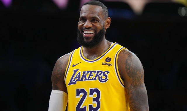 开云在线-还差11球！詹姆斯今夜冲顶进球榜，湖人名宿阶梯再添一级