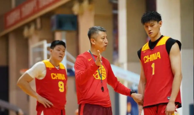 开云在线-徐杰健康时不选，伤了又征召，球迷怒批郭士强：就不能召郭昊文？